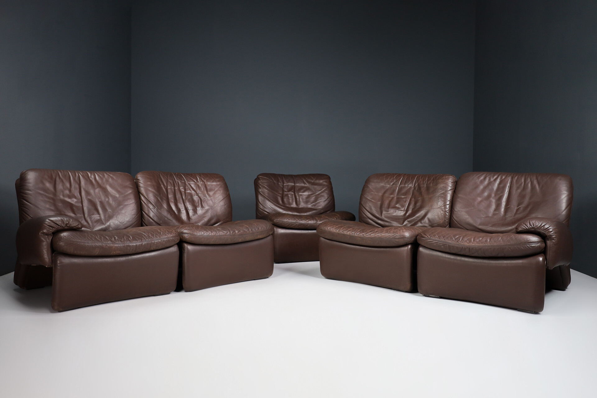 Vintage on sale italian sofas